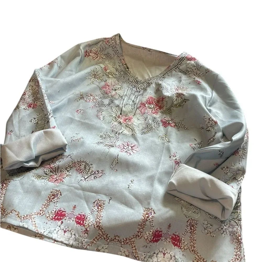 Gibson Latimer Light Blue Floral V-Neck Blouse